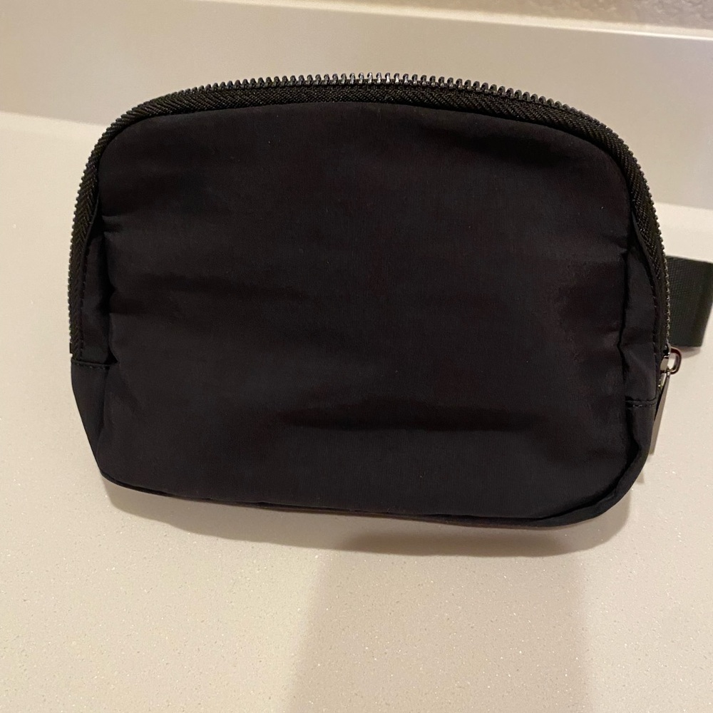 BLACK 2 ZIPPER FANNY PACK